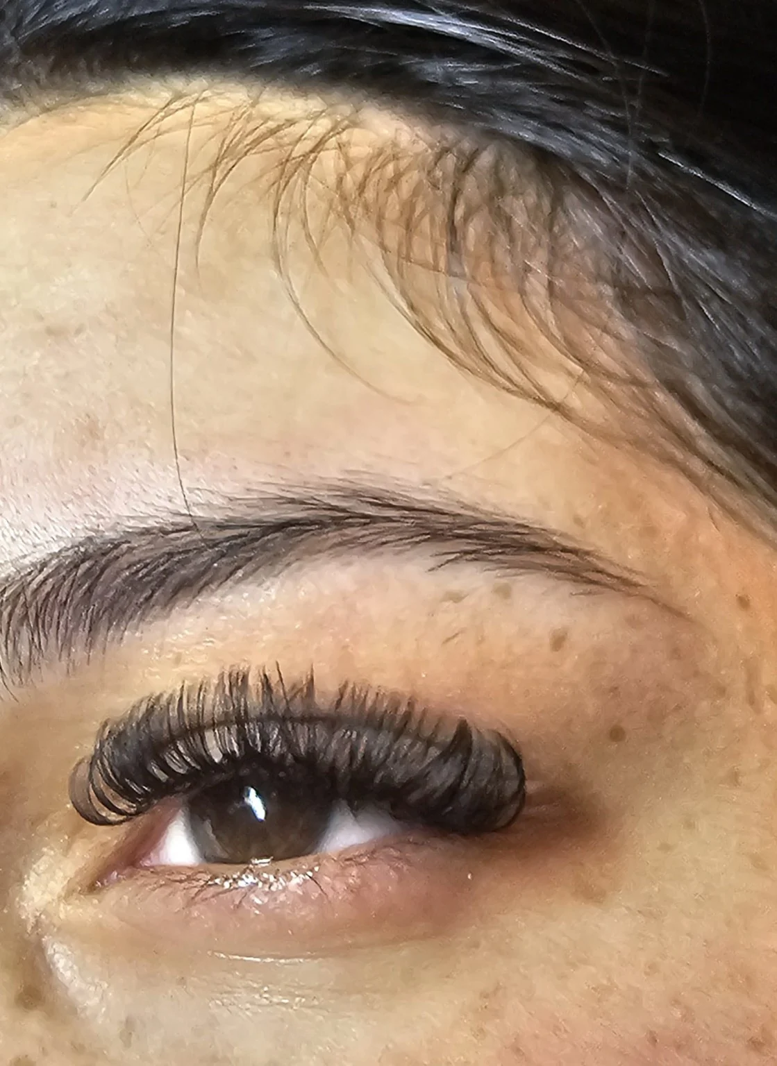 Close-up of full curled eyelash extensions, real ALINAB result