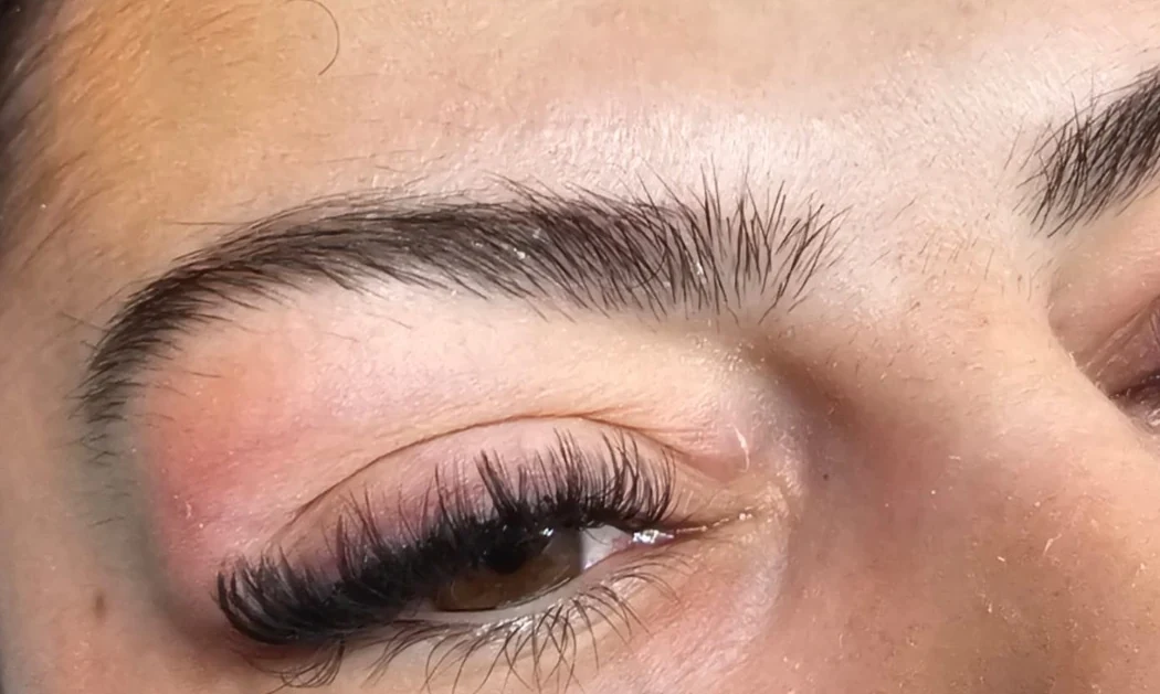 Real ALINAB client's styled lash extensions and eye makeup